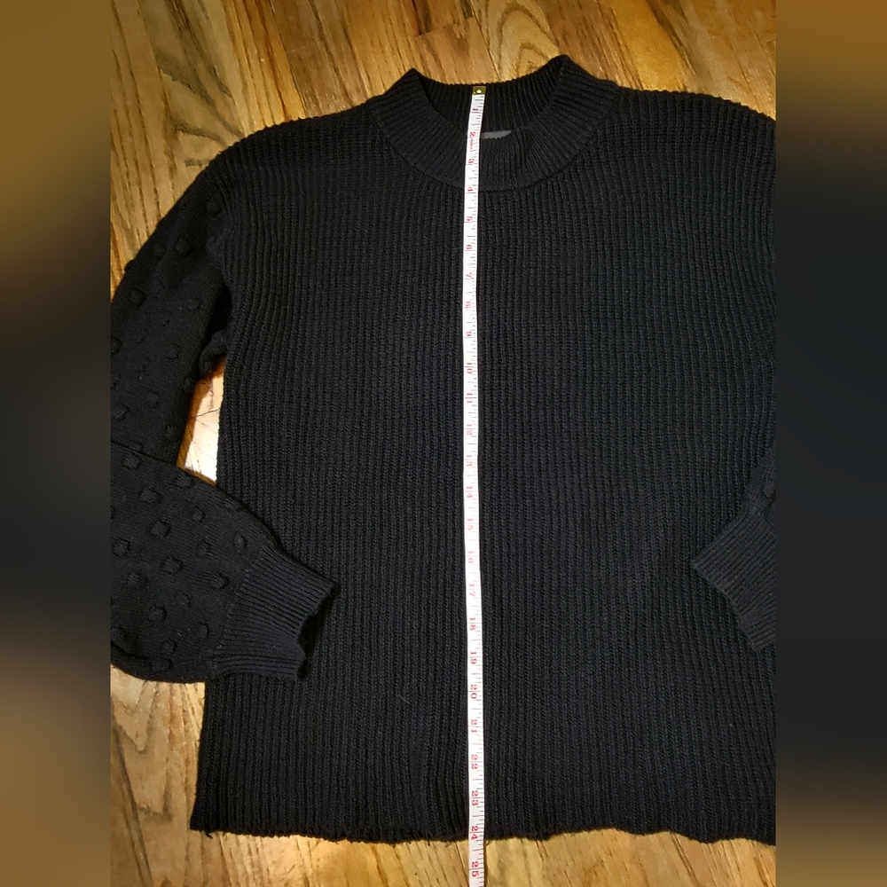 Vince Camuto Black Crewneck Women's Sweater With Dot Detail On The Sleeve Size M - Picture 8 of 8